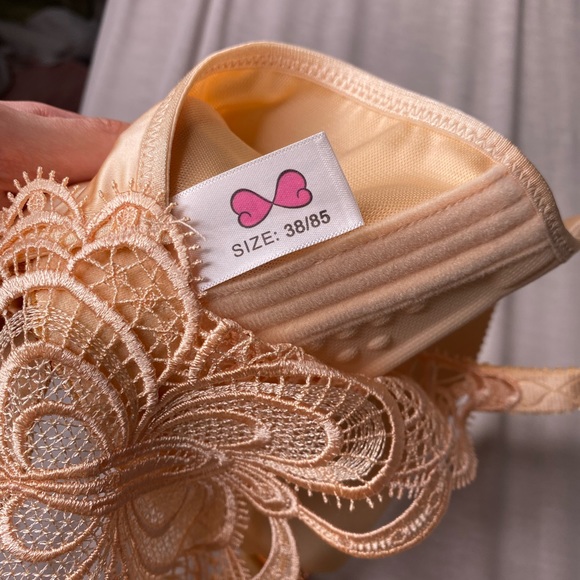 NWOT NUDE BUTTERFLY BRA - Picture 4 of 6